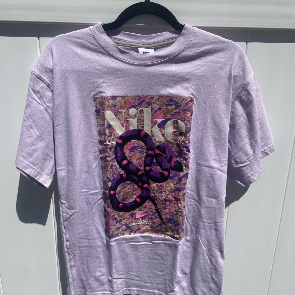 Men’s Nike Graphic T-Shirt Purple Size Medium